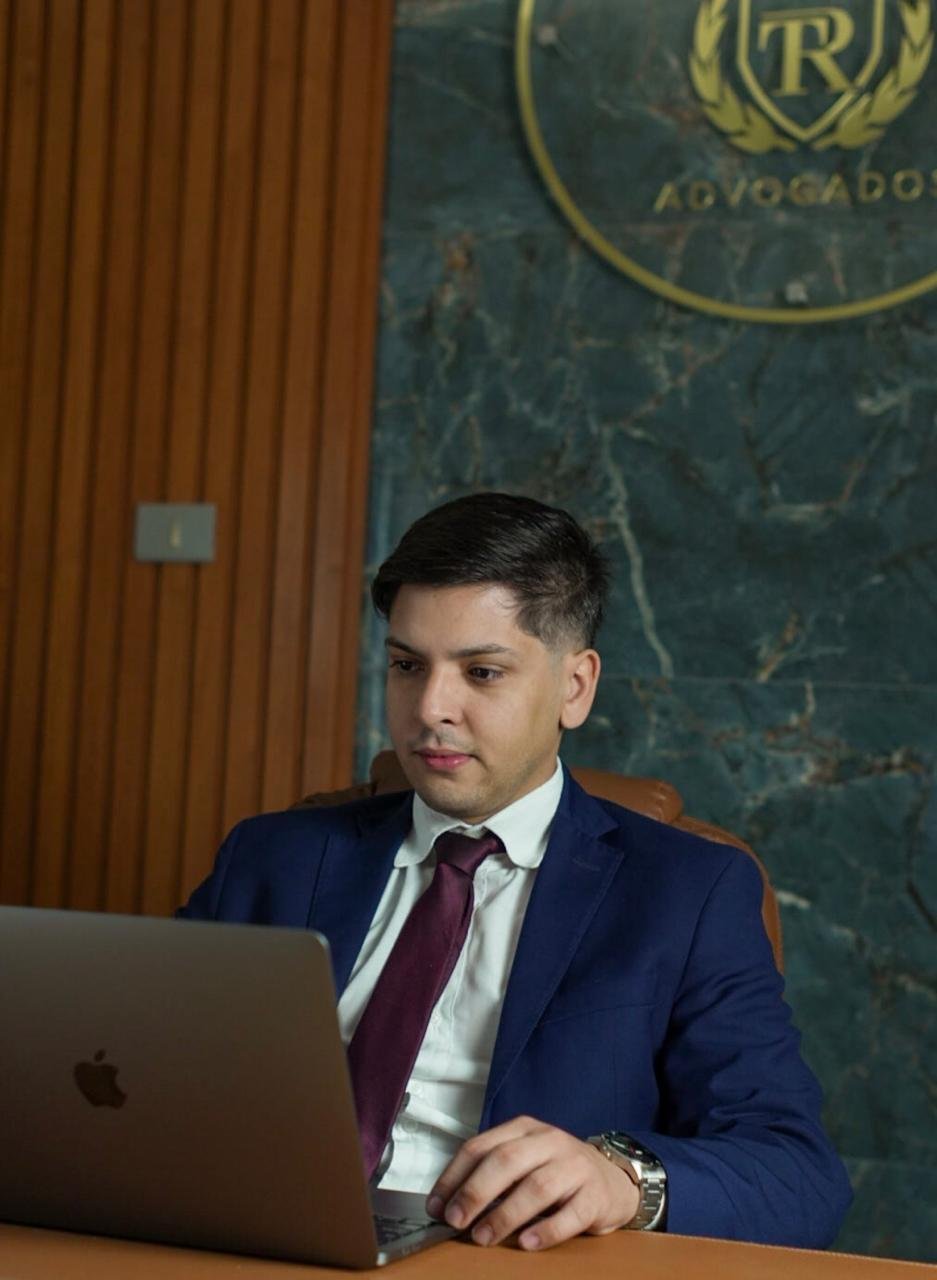 Gabriel Luciano Rossi Teixeira, advogado responsável pelo Teixeira Rossi Advogados, em seu escritório em Sorocaba - SP